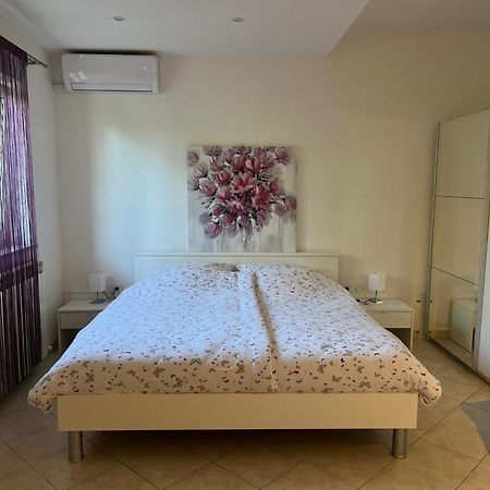 Toni777 Apartment โรวีน ภายนอก รูปภาพ