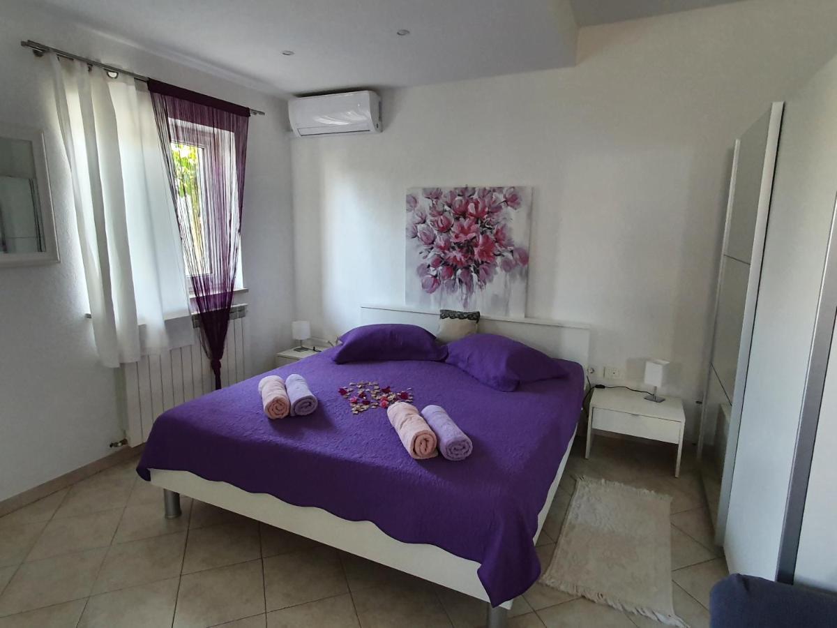 Toni777 Apartment โรวีน ภายนอก รูปภาพ