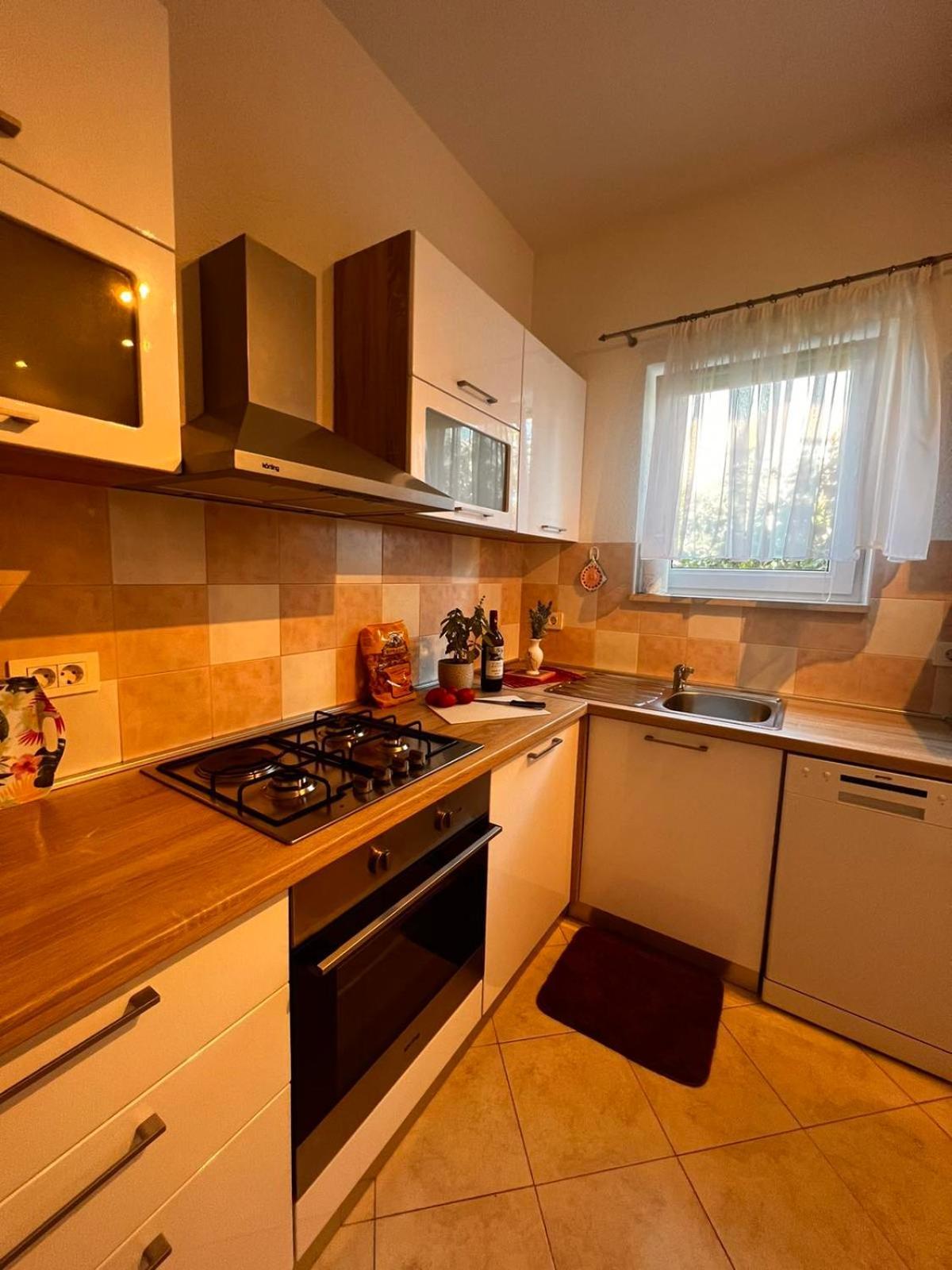 Toni777 Apartment โรวีน ภายนอก รูปภาพ