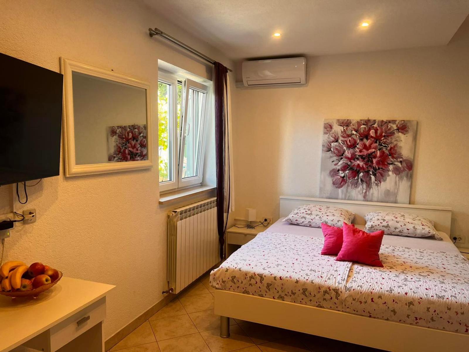 Toni777 Apartment โรวีน ภายนอก รูปภาพ