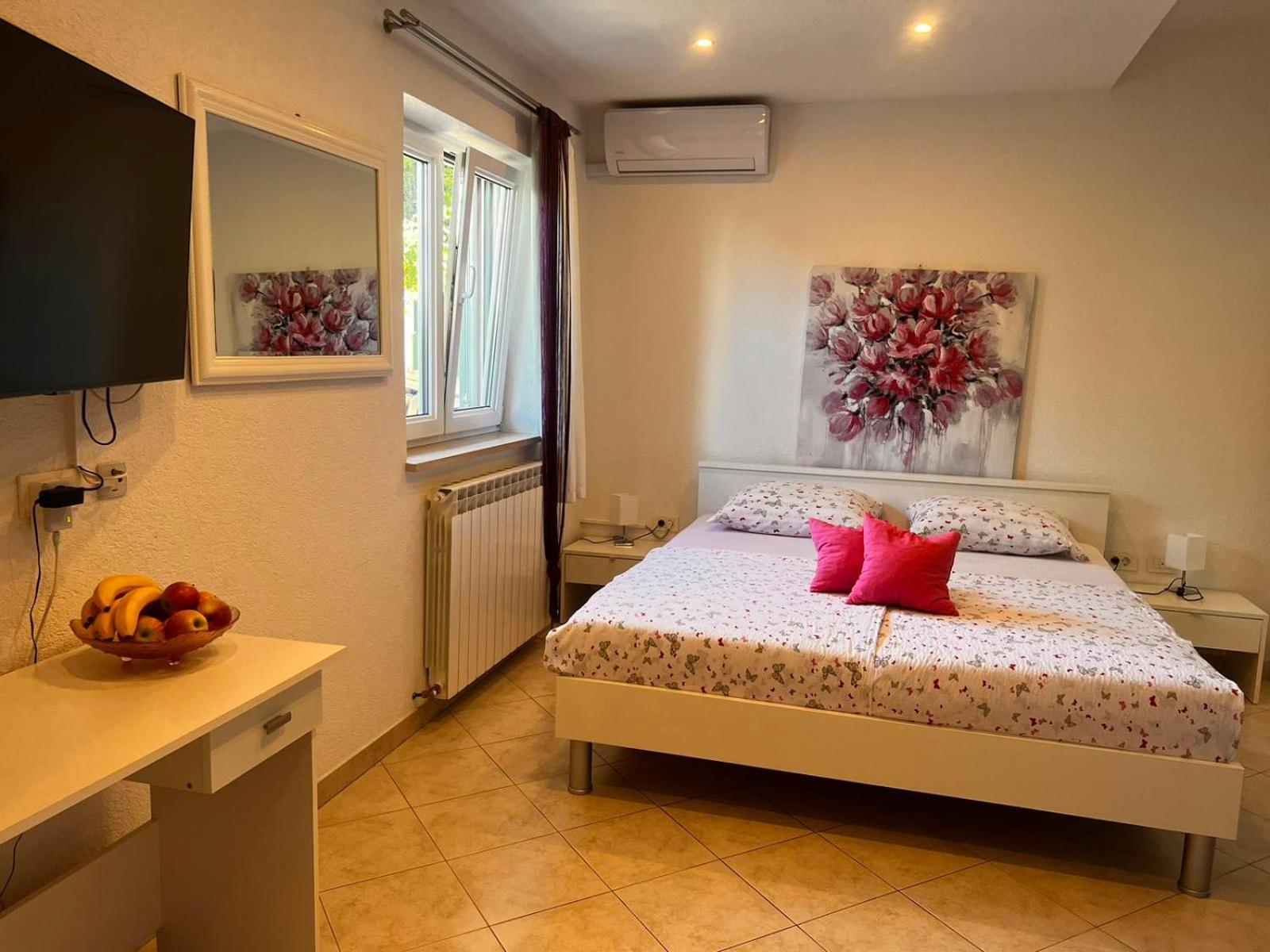 Toni777 Apartment โรวีน ภายนอก รูปภาพ