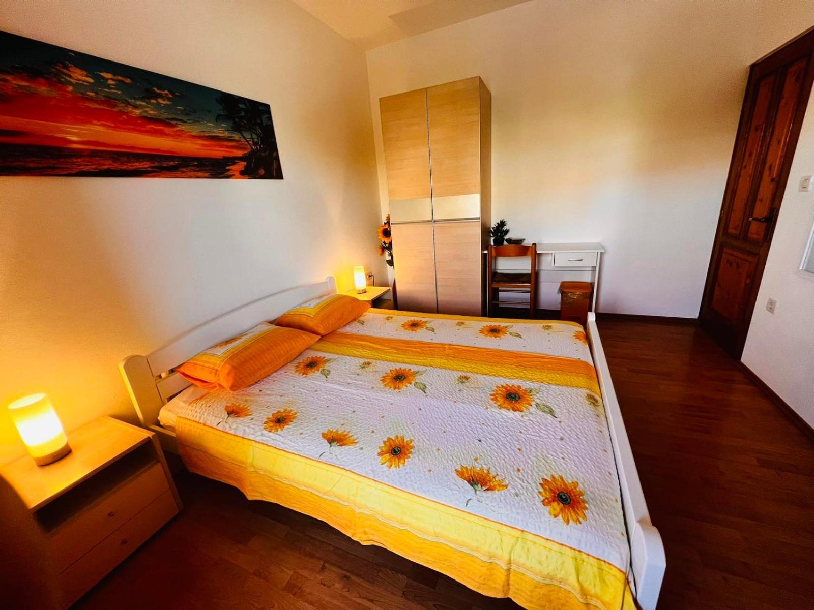 Toni777 Apartment โรวีน ภายนอก รูปภาพ