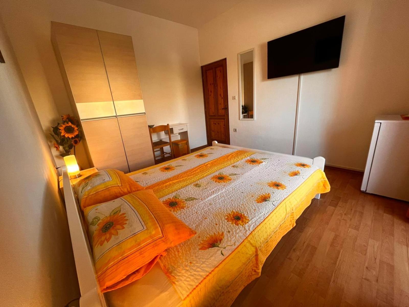 Toni777 Apartment โรวีน ภายนอก รูปภาพ