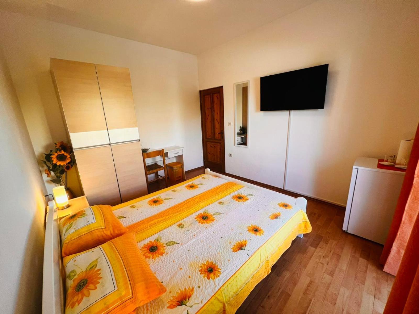 Toni777 Apartment โรวีน ภายนอก รูปภาพ