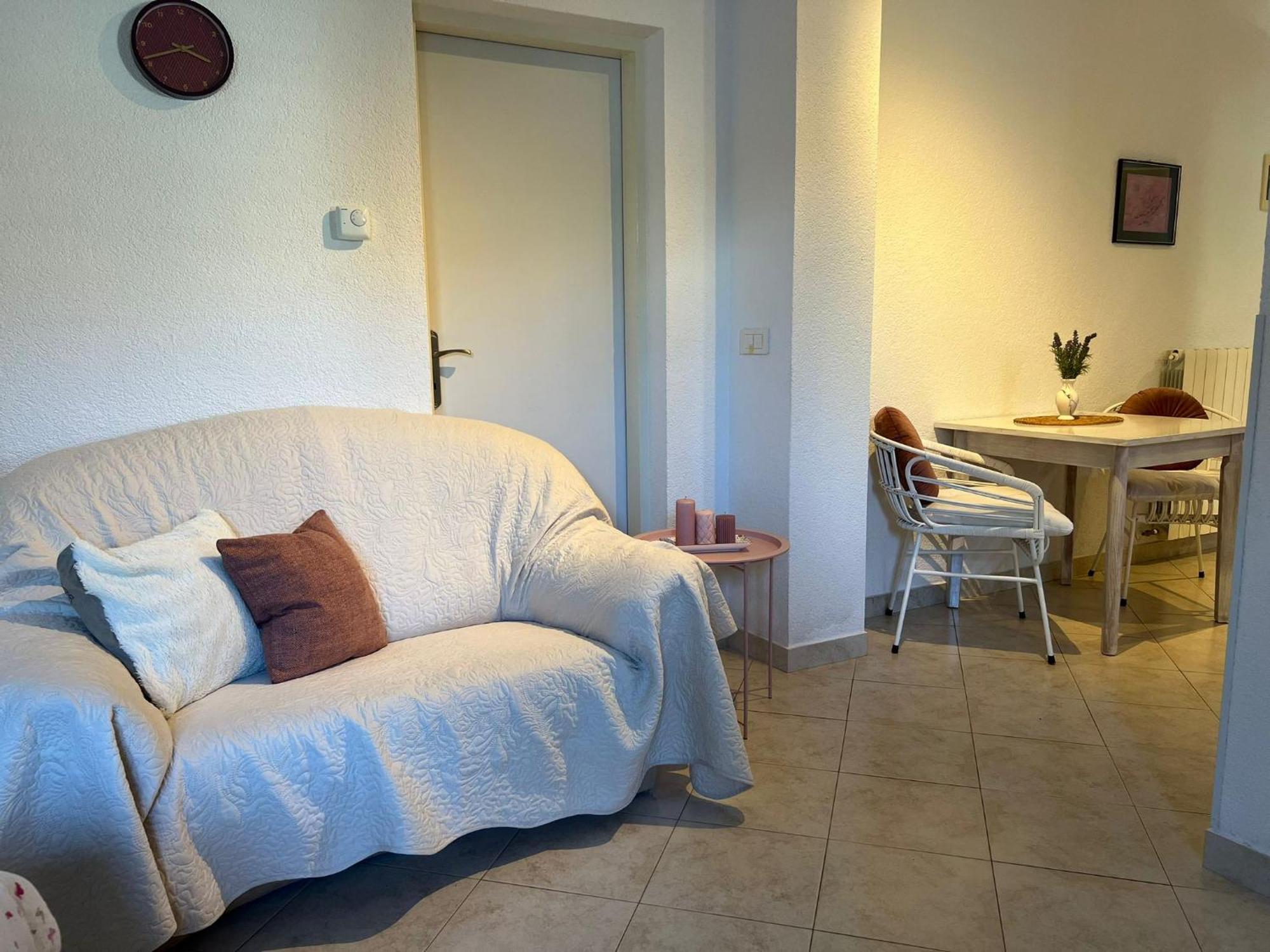 Toni777 Apartment โรวีน ภายนอก รูปภาพ