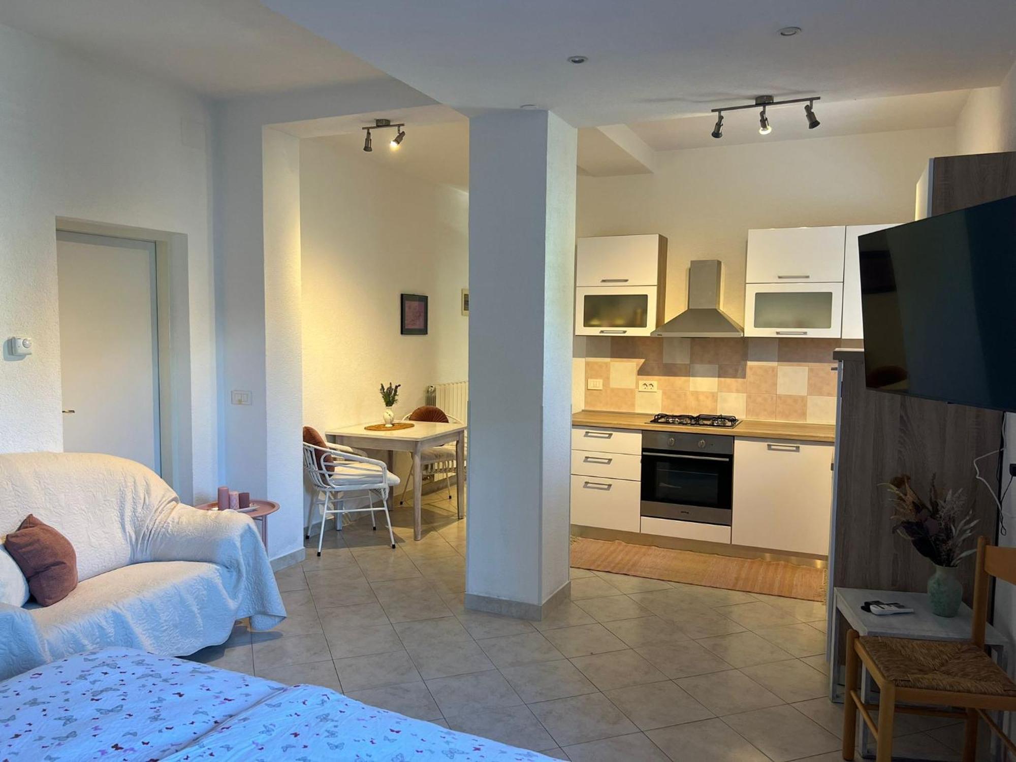 Toni777 Apartment โรวีน ภายนอก รูปภาพ