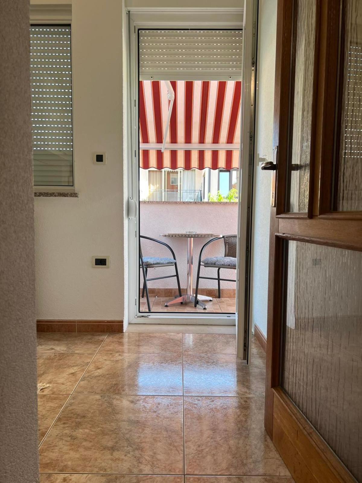 Toni777 Apartment โรวีน ภายนอก รูปภาพ