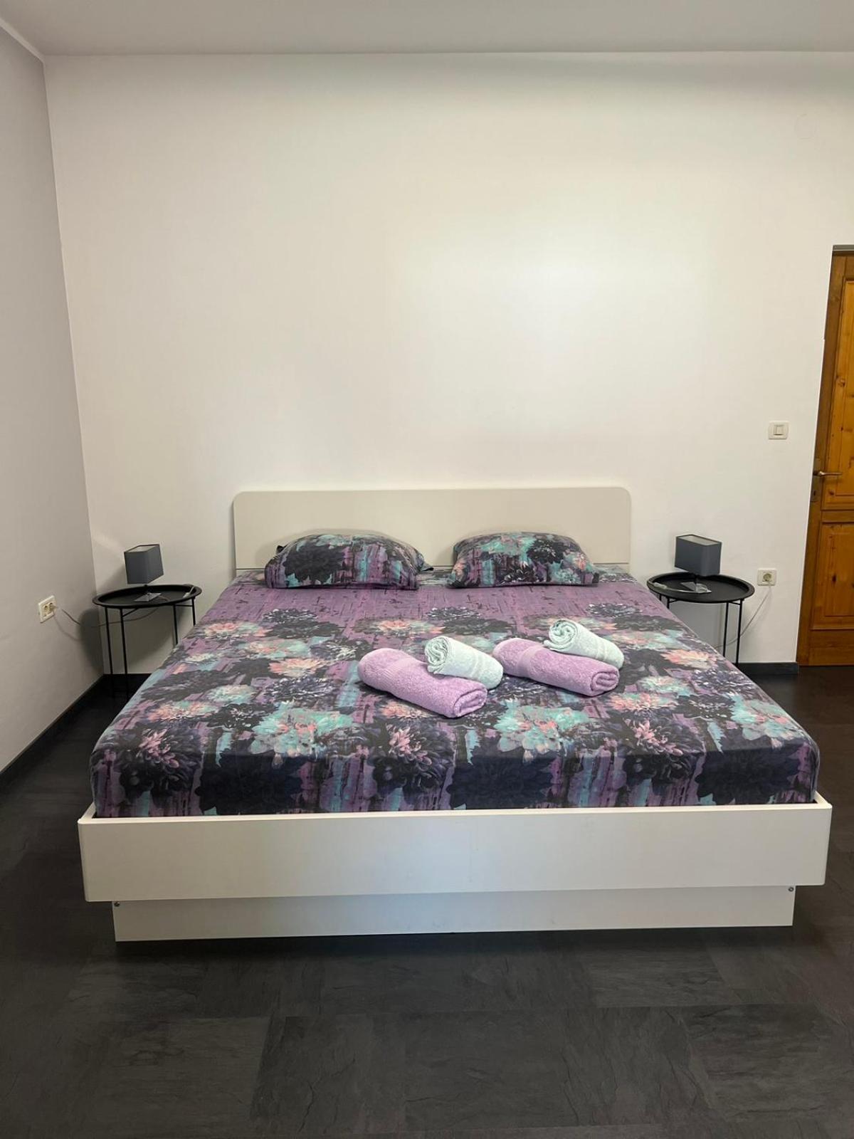 Toni777 Apartment โรวีน ภายนอก รูปภาพ